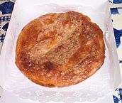 « Kouignamann » par Haltopub — Travail personnel. Sous licence Public domain via Wikimedia Commons -