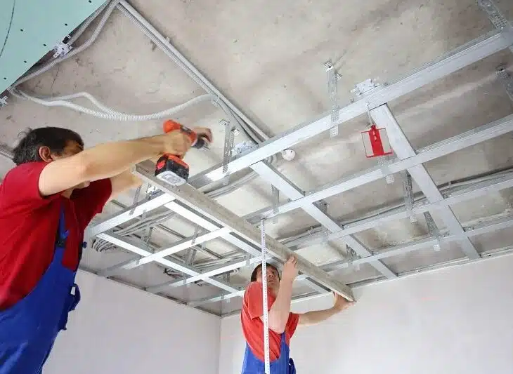 Comment isoler le toit d'un garage pour améliorer l'isolation du plafond