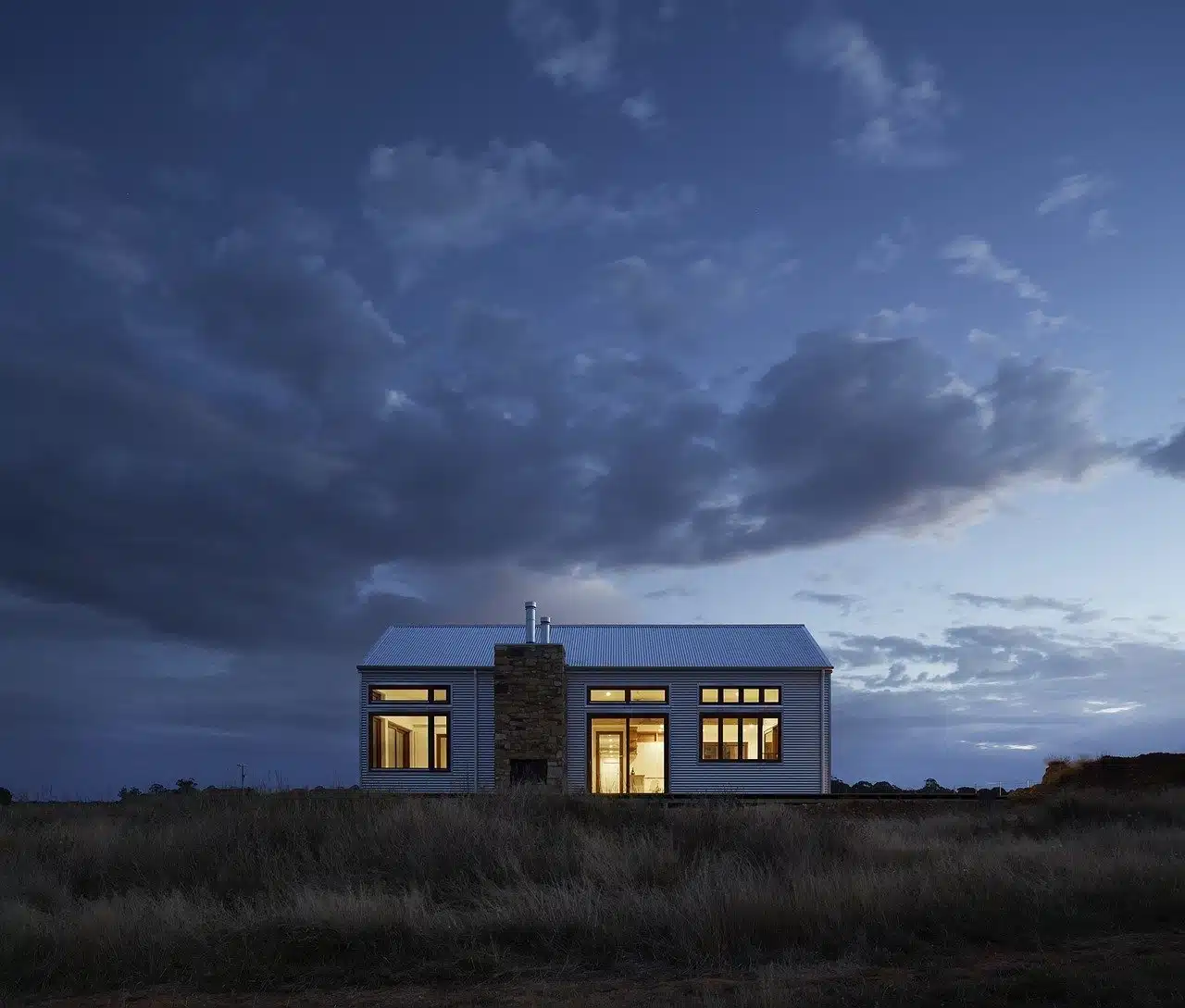 Maison passive avec des fenêtres aux normes RE2020