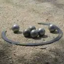 cercle Obut avec des boules de pétanque